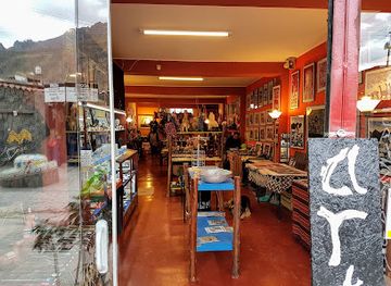 peru/colca-canyon/shop/galeria-artes-del-colca-art-souvenirs