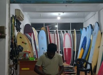 sri-lanka/arugam-bay/shop/surfzilla-surfshop