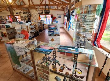 argentina/el-chalten/shop/supermercado-souvenir-y-artesanias