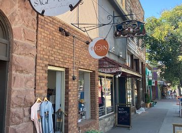 utah/moab/shop/4moon