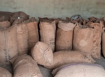 benin/collines/shop/magasin-de-stockage-de-soja-et-d-acajou