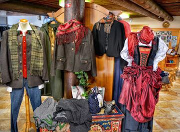 austria/gailtal/shop/wurzer-dirndl