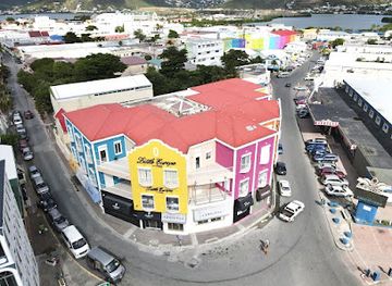 sint-maarten/little-bay-beach/shop/little-europe-building-sint-maarten