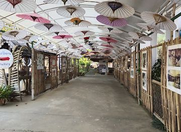 thailand/lanna/shop/bo-sang-umbrella-village