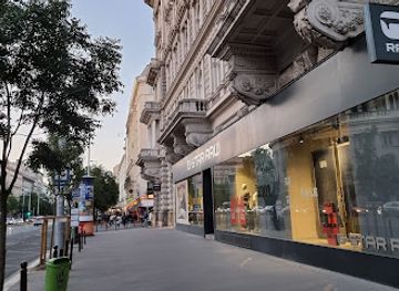 hungary/budapest/andrassy-avenue/shop/g-star-raw-store