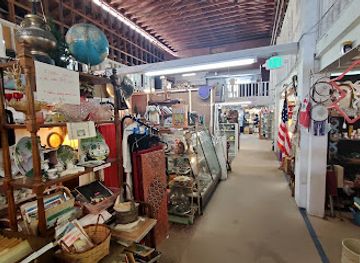 florida/santa-fe-river/shop/waldo-s-antique-village