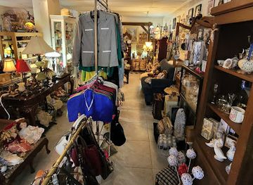 puerto-rico/mona-passage/shop/del-ayer-y-de-hoy-vintage-boutique