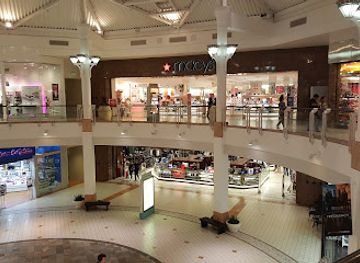 california/santa-clarita/shop/valencia-town-center