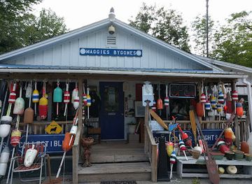 maine/sagadahoc-county/shop/maggies-bygones-antique-collectibles