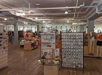 wisconsin/madison/capitol-square/shop/urban-outfitters