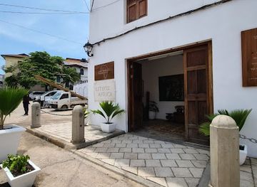 tanzania/stone-town/forodhani-gardens/shop/east-africa-merchants-co