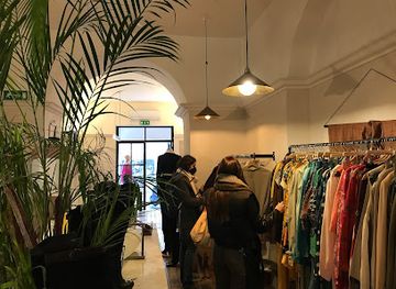 italy/naples/spaccanapoli/shop/hem