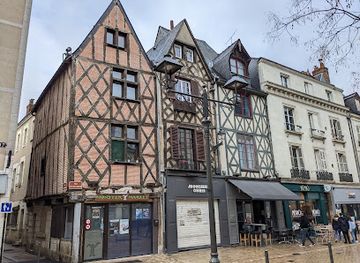 france/tours/place-plumereau/shop/monsieur-chris