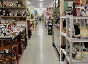 tennessee/east-tennessee/shop/bargain-hunters-antique-flea-market-mall