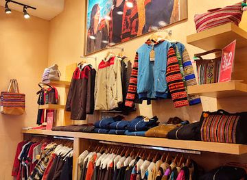 peru/puno/shop/illari-souvenirs-andinos