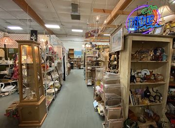 arizona/phoenix/shop/brass-armadillo-antique-mall-phoenix