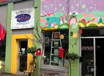 canada/fundy-national-park/shop/starving-artist-gallery-and-gifts