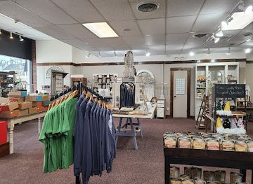 wisconsin/lake-geneva/shop/queen-bee-artisan-market