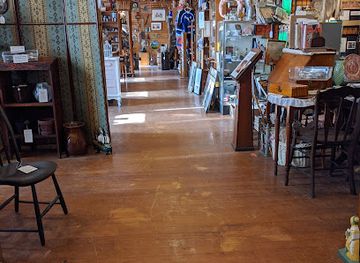 massachusetts/north-shore/shop/canal-street-antique-mall
