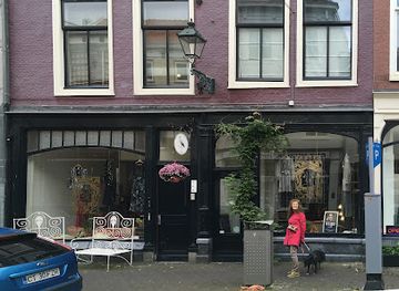 netherlands/the-hague/centrum/shop/zusjes-vintage-boetiek