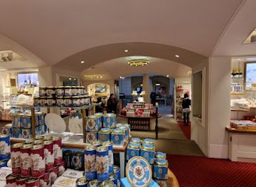 united-kingdom/greater-london/shop/the-queen-s-shop