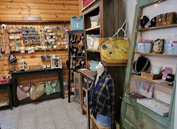 Dove's Outlet Village