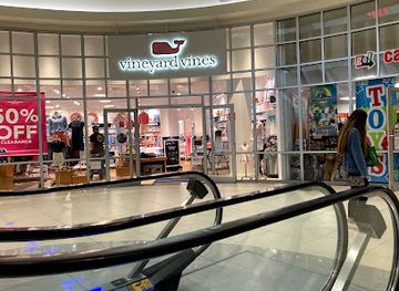 connecticut/mashantucket/shop/vineyard-vines-outlet