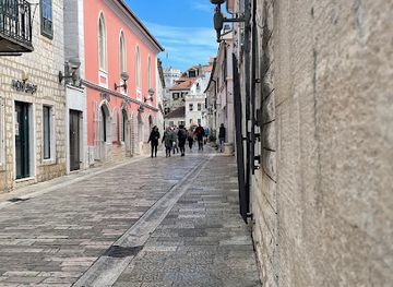 montenegro/herceg-novi/shop/gente-novi