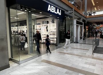 washington/bellevue/meydenbauer-bay/shop/ablaj-sneaker-clothing-boutique