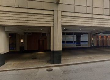 illinois/chicago/river-north/shop/raw-edge-magnificent-mile-modern-artisan-boutique