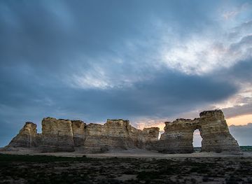 kansas/monument-rocks/shop/chalk-pyramids