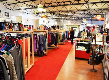 new-hampshire/dartmouth-lake-sunapee-region/shop/go-lightly-consignment-boutique