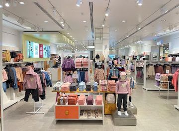 united-arab-emirates/abu-dhabi/yas-island/shop/h-m