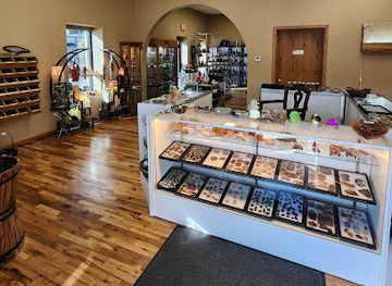 south-dakota/crazy-horse-memorial/shop/gems-crystals-rocks-fossils-by-stone-decor