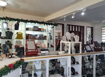 haiti/lac-azuei/shop/laguilou-boutique