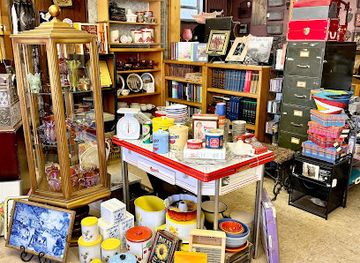 utah/sevier-valley/shop/crowing-hen-antiques-collectibles-oddities