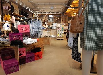 canada/halifax/shop/urban-outfitters