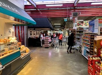 iceland/hafnarfjordur/shop/fjaroarkaup