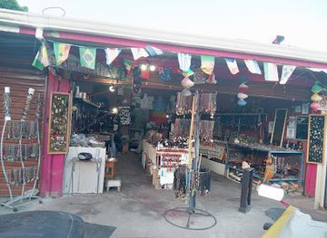 costa-rica/la-fortuna/shop/artesanias-frans-things-happys