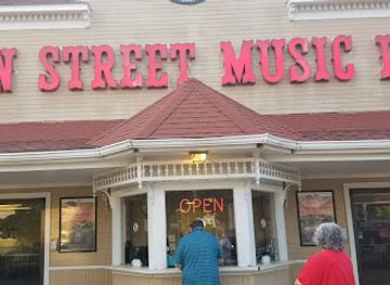 missouri/lake-of-the-ozarks/shop/blair-s-landing-clothing-store