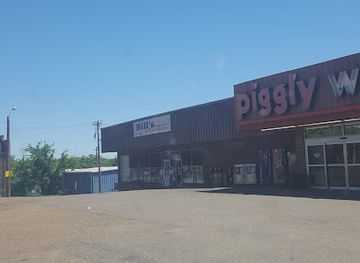 mississippi/the-black-prairie/shop/bills-dollar-store