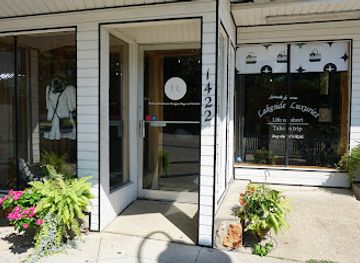 missouri/lake-of-the-ozarks/shop/lakeside-luxuries