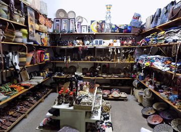 uganda/entebbe/shop/macumu-craft-shop