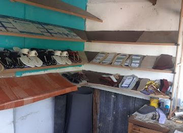 comoros/mitsamiouli/shop/atelier-de-chaussures-d-abou-soule