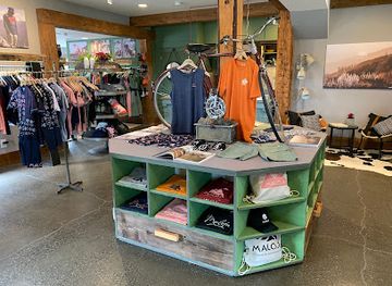 vermont/smugglers-notch-state-park/shop/mountain-road-outfitters