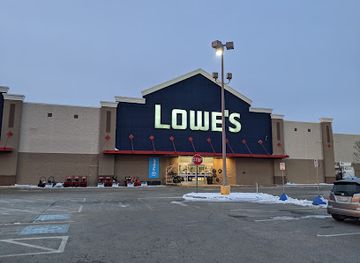 maine/portland/old-port/shop/pine-tree-shopping-center