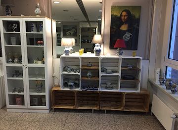 germany/frankfurt/sachsenhausen/shop/bembel-lampe