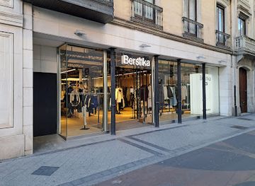 spain/valladolid/shop/bershka