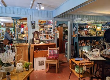 rhode-island/narragansett-beach/shop/corner-cupboard