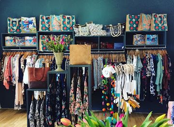 ireland/cliffs-of-moher/shop/olive-crew